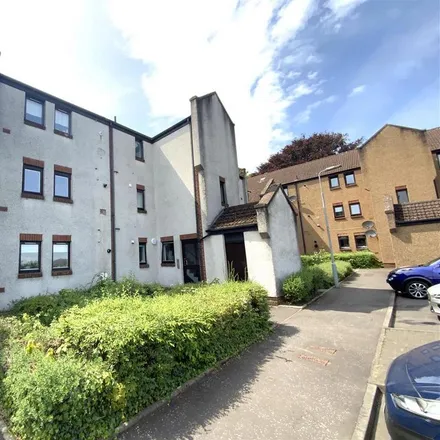 Rent this 2 bed apartment on South African War Memorial in Claremont, Alloa