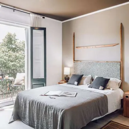Rent this 3 bed apartment on Carrer de Sant Antoni Maria Claret in 32, 08001 Barcelona