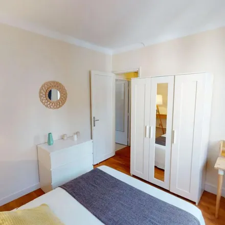 Rent this 5 bed apartment on 197 Avenue de Versailles in 75016 Paris, France
