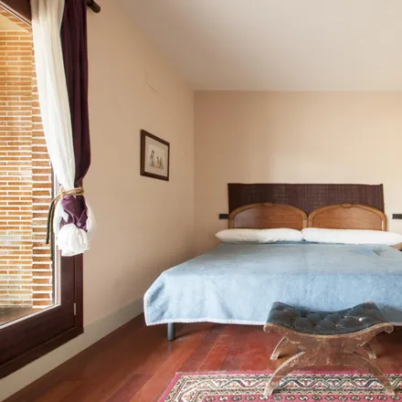Rent this 3 bed room on Madrid in Calle del Gorrión, 4
