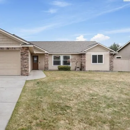 Buy this 3 bed house on 2809 Crosswater Loop in Richland, WA 99354