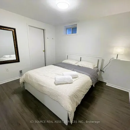 Image 2 - 237 Surgeoner Crescent, Newmarket, ON L3X 2E4, Canada - Apartment for rent