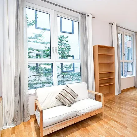 Rent this studio apartment on 10 Hosier Lane in London, EC1A 9LQ