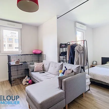 Rent this 1 bed apartment on 4 Place des Emmurées in 76100 Rouen, France