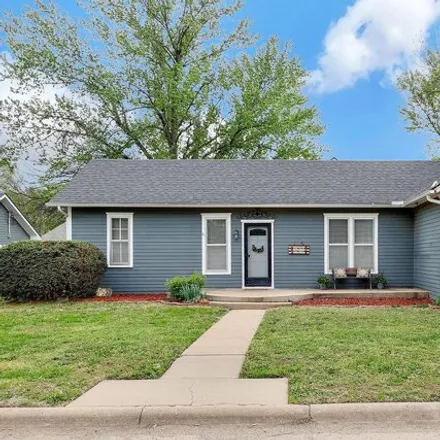 Buy this 4 bed house on 119 Avenue C in Mount Hope, Sedgwick County