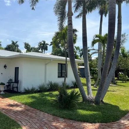 Image 2 - 6935 Old Whiskey Creek Dr, Fort Myers, Florida, 33919 - House for sale