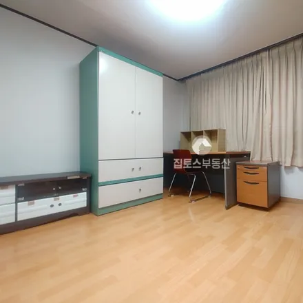 Rent this studio apartment on 서울특별시 관악구 신림동 1556-47