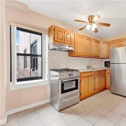 Image 2 - 8847 Bay 16th Street, New York, NY 11214, USA - Apartment for sale