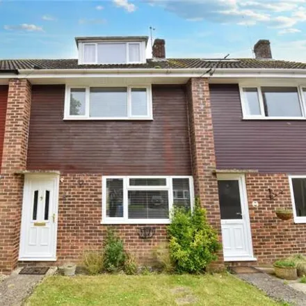 Buy this 3 bed townhouse on Fawconer Road in Kingsclere, RG20 5RN
