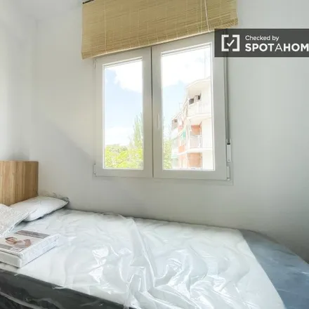 Rent this 4 bed room on Little Caesar's in Calle del Doctor Urquiola, 28047 Madrid