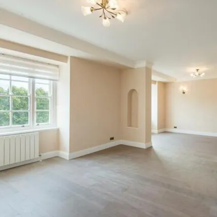 Rent this 4 bed room on Eyre Court in 3-21 Finchley Road, London