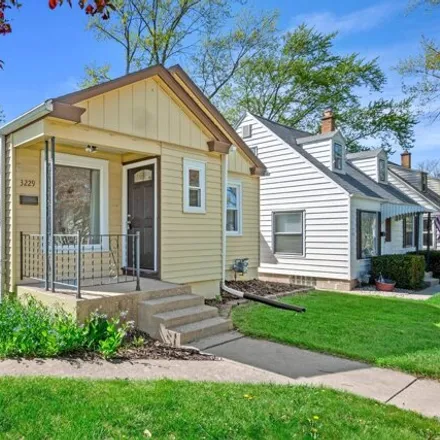 Buy this 2 bed house on 3229 North 88th Street in Milwaukee, WI 53222