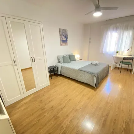 Rent this 4 bed room on Calle de Manuel de Pavía in 13, 28031 Madrid