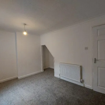 Image 4 - Hornby Street, Burnley, BB11 3AS, United Kingdom - Townhouse for rent