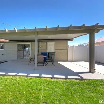 Image 3 - 4032 Deno Drive, West Valley City, UT 84120, USA - House for sale