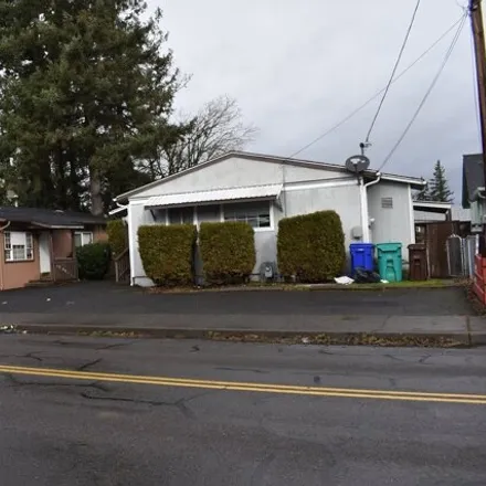 Image 2 - 18735 Se Yamhill St, Portland, Oregon, 97233 - House for sale
