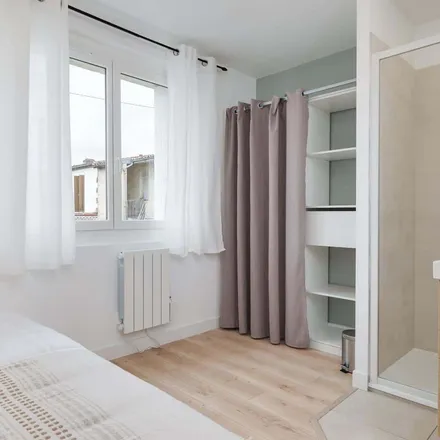Image 4 - 4 Rue de Bazas, 33800 Bordeaux, France - Apartment for rent