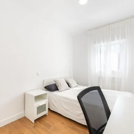 Rent this 3 bed room on Madrid in Calle de Jimena, 28025 Madrid