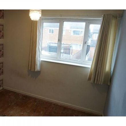 Rent this 3 bed house on Kew Close in Kingshurst, B37 6NY
