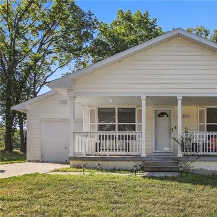 Buy this 3 bed house on 2719 Lathrop Avenue in Kansas City, KS 66104