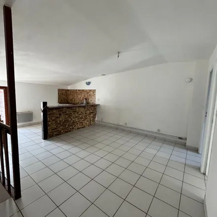 Rent this 2 bed apartment on 17 Rue de la Garenne in 45300 Pithiviers, France