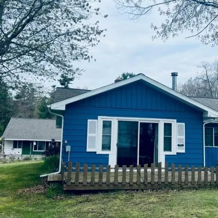 Buy this 2 bed house on 2533 N Us Highway 23 in Oscoda, Michigan