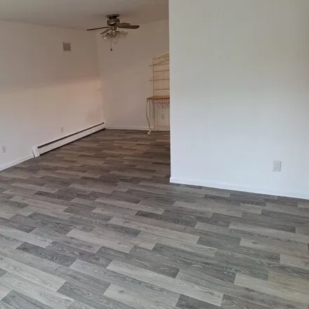 Image 5 - 169 W 51st St Apt 2, Bayonne, New Jersey, 07002 - House for rent