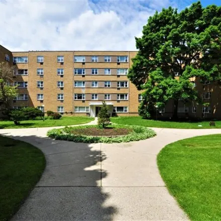 Rent this 2 bed condo on 2035 West Granville Avenue in Chicago, IL 60660
