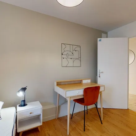 Rent this 1 bed apartment on 10 Avenue de Mormal in 59000 Lille, France
