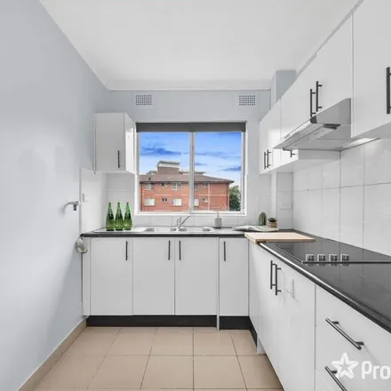 Image 2 - Sandal Crescent, Carramar NSW 2163, Australia - Apartment for rent