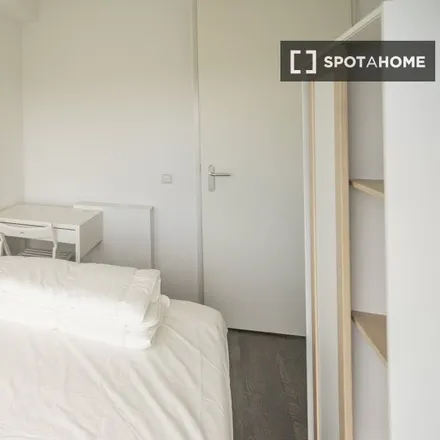Rent this 4 bed room on Jan van Zutphenstraat 439 in 1069 RR Amsterdam, Netherlands