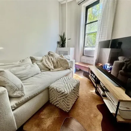 Rent this 1 bed apartment on 321 West 89th Street in New York, NY 10024