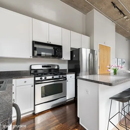 Image 2 - One River Place, 758 North Larrabee Street, Chicago, IL 60661, USA - Loft for rent