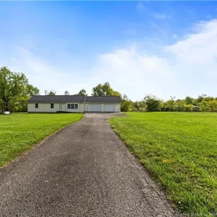 Image 4 - 7102 Dave Carr Road, Rolling Hills, Clark County, IN 47111, USA - House for sale