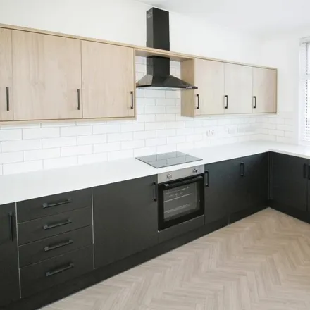 Rent this 4 bed townhouse on Cafe 53 in 53 Stanningley Road, Leeds