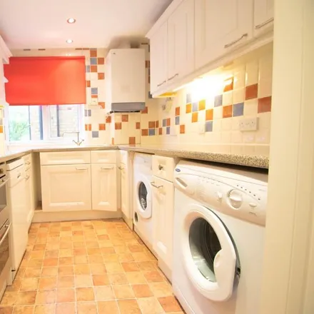 Image 5 - Willowmead Close, London, W5 1PT, United Kingdom - Apartment for rent