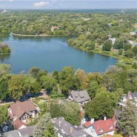 Image 1 - 2727 E Lake Of The Isles Pkwy, Minneapolis, Minnesota, 55408 - House for sale