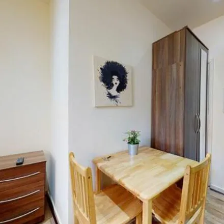 Image 7 - 4A, 4B Ash Grove, London, NW2 3LL, United Kingdom - Room for rent