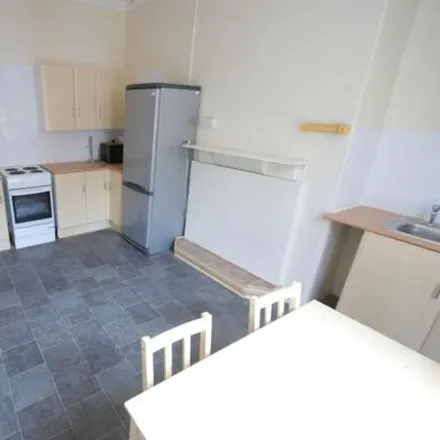 Image 2 - Back Delph Mount, Leeds, LS6 2FE, United Kingdom - Townhouse for rent