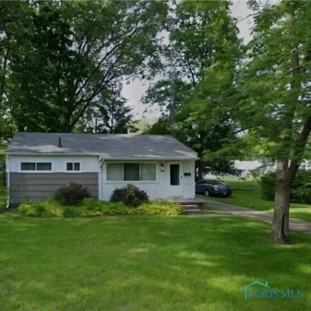 Buy this 3 bed house on 2706 Eldora Drive in Ferndale, Toledo