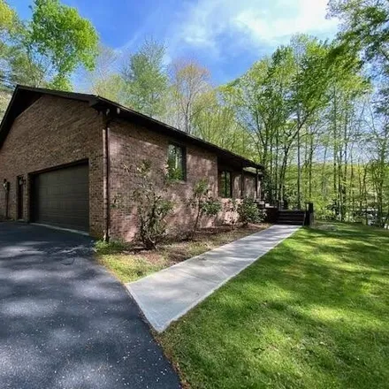 Image 2 - 107 Jones Circle, Unicoi, Unicoi County, TN 37692, USA - House for sale