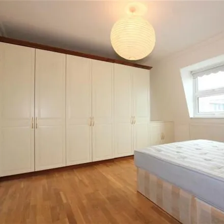 Image 3 - 7 Alexandra Grove, London, N4 2LG, United Kingdom - Apartment for rent