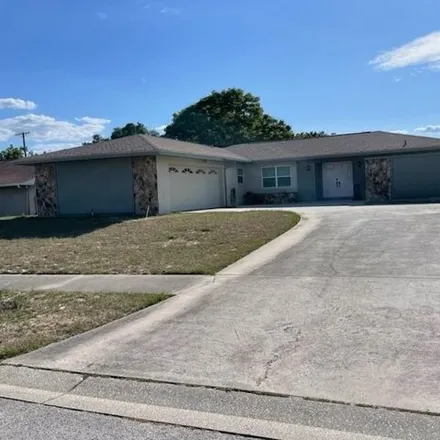 Rent this 4 bed house on 2901 Beagle Place in Brandon, FL 33584