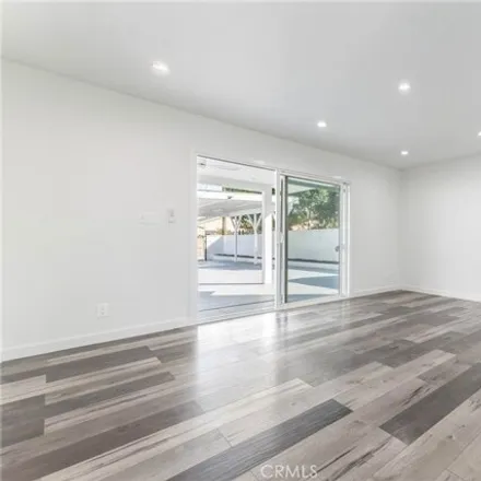 Image 6 - Alley 80623, Los Angeles, CA 91406, USA - House for sale