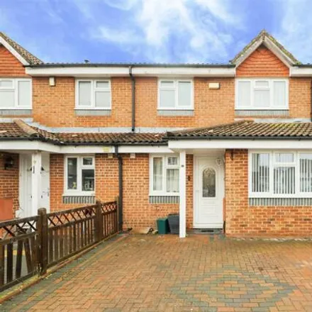 Buy this 3 bed townhouse on Chiltern Court in Hillingdon, Great London