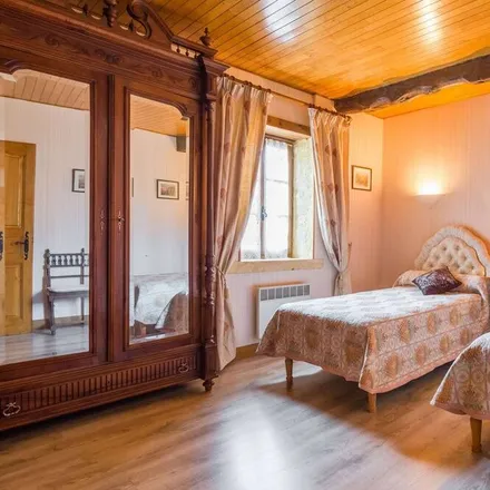 Rent this 6 bed house on Siorac en Périgord in Rue du Fraysse, 24170 Siorac-en-Périgord