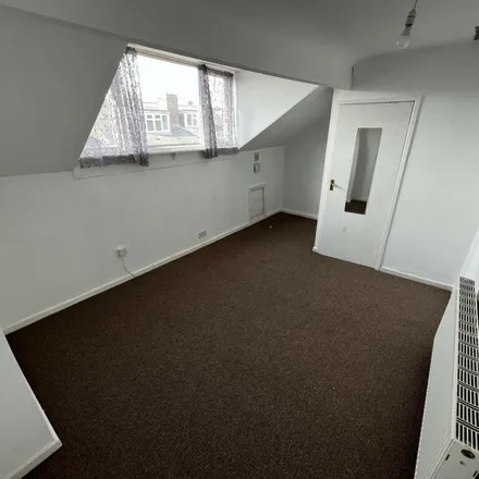 Rent this 2 bed apartment on King's Avenue in Leeds, LS6 1QY