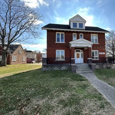 Buy this studio house on 549 West Main Street in Carbondale, IL 62901