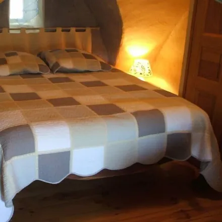 Rent this 1 bed townhouse on 12720 Saint-André-de-Vézines