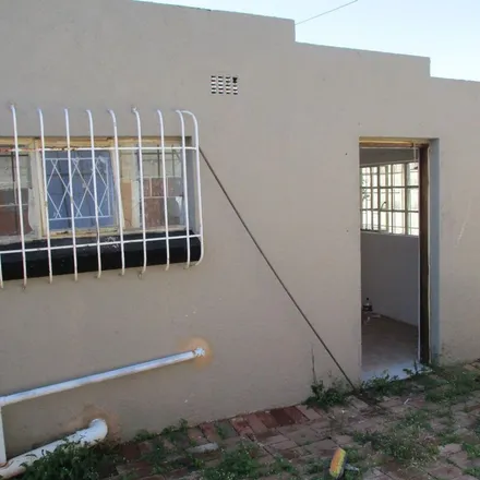 Rent this 4 bed apartment on Buy Rite in Central Avenue, Edenvale